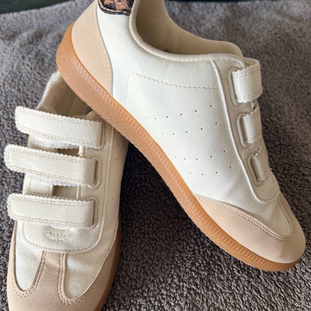 Dolce Vita Kids Cream and Tan Sneakers